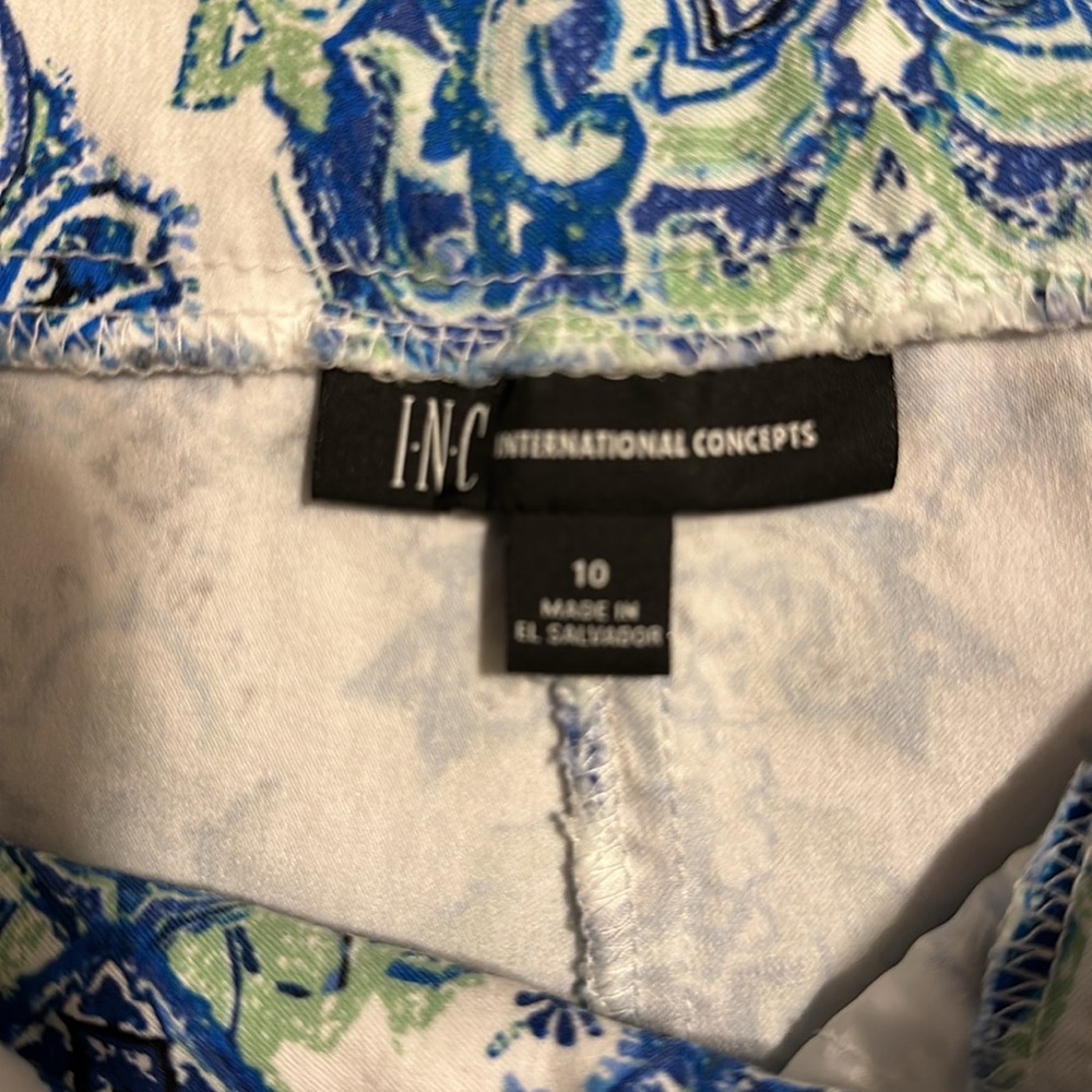 INC Stretch Shorts in blue pattern - Picture 6 of 6